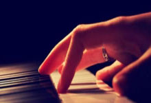 },{fpTime":1740492410,"title":"起得太早了,在张杰演唱会上见到了温拿五虎!合唱《朋友》真的非常好听!.